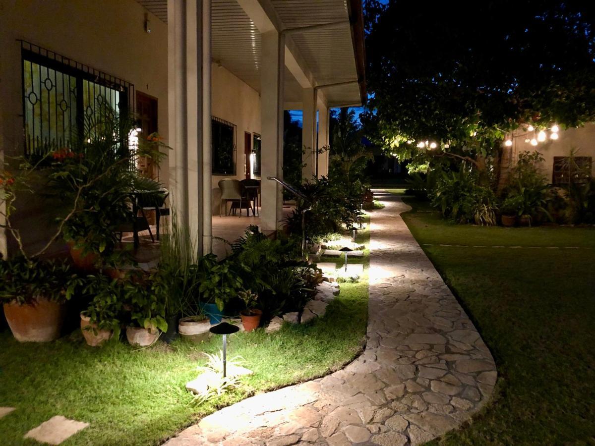 Strutz Art Garden Resort Bangued Екстер'єр фото