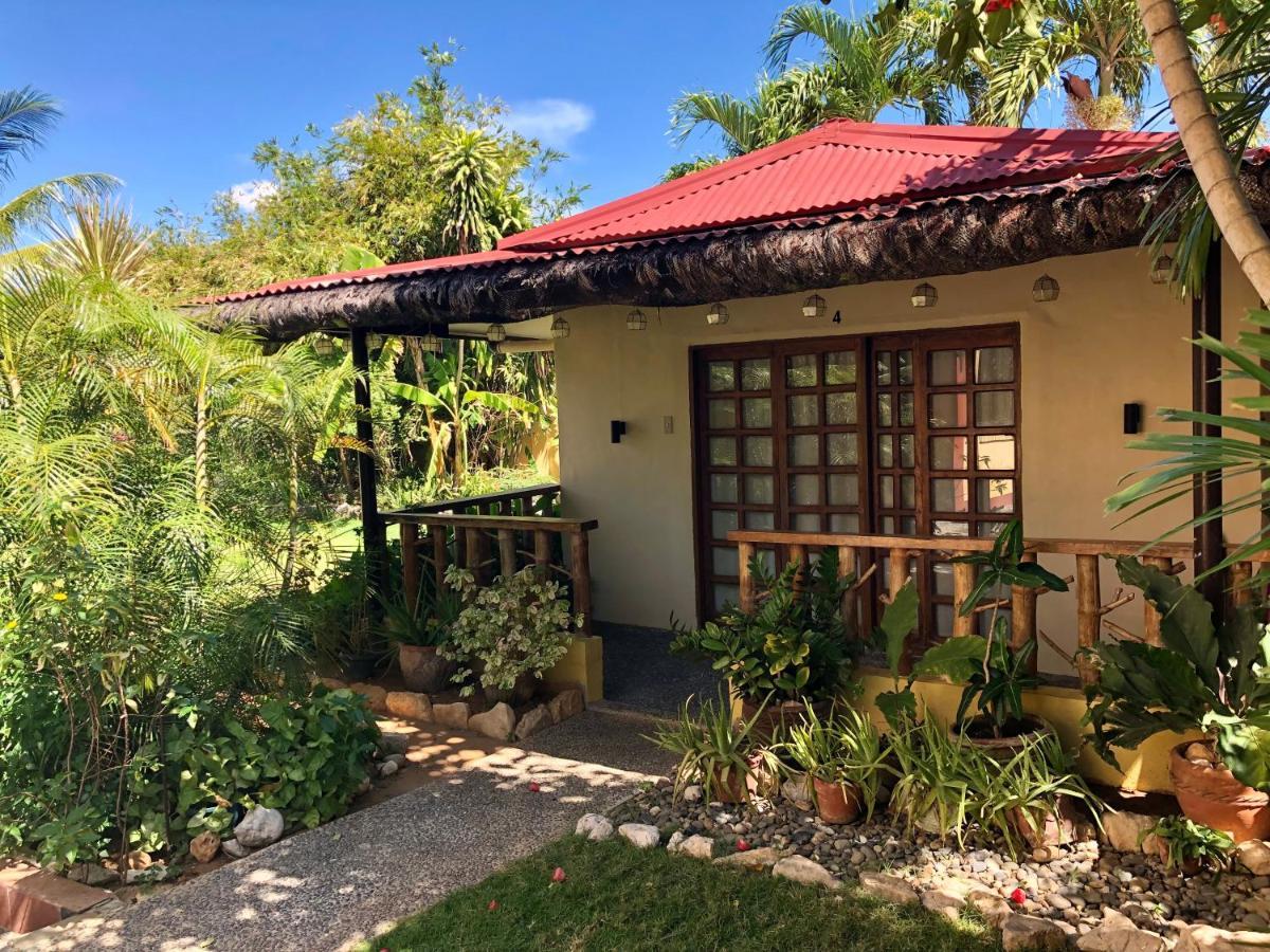 Strutz Art Garden Resort Bangued Екстер'єр фото