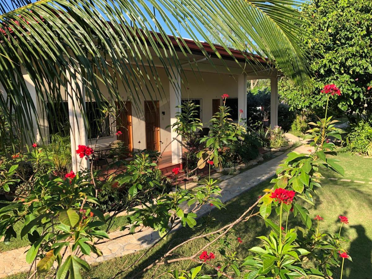 Strutz Art Garden Resort Bangued Екстер'єр фото