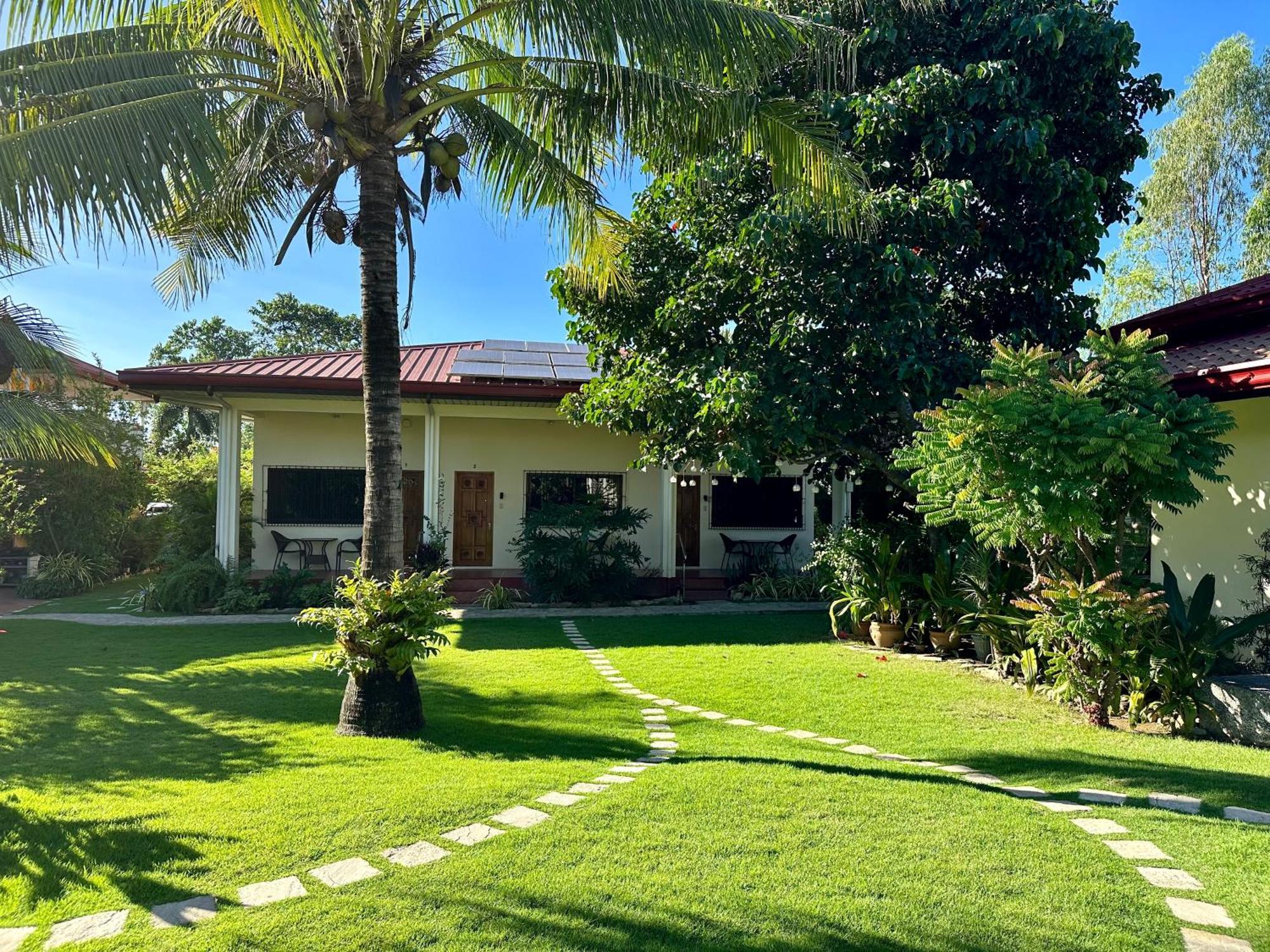 Strutz Art Garden Resort Bangued Екстер'єр фото